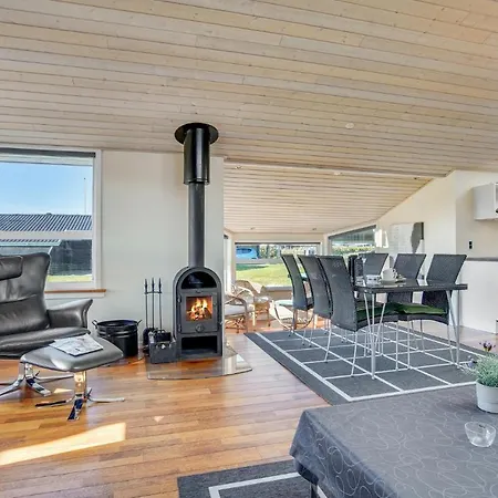 Gorgeous Home In Hjorring With Sauna *