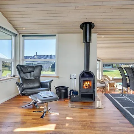 Tatil Evi Gorgeous Home In Hjorring With Sauna Hjørring