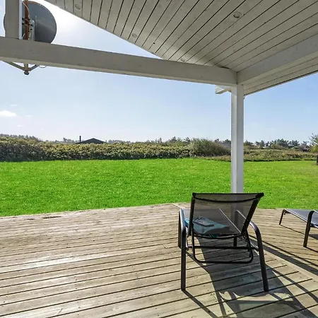 בית נופש Three-bedroom In *