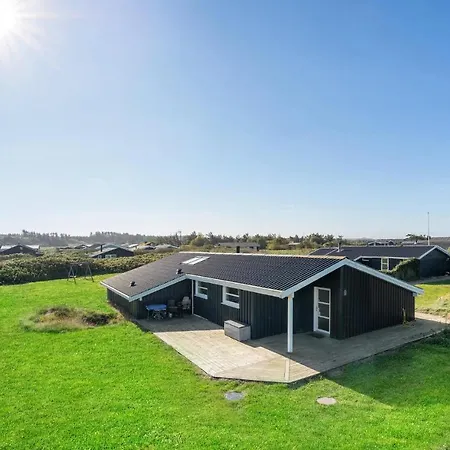 Three-bedroom In בית נופש